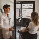 Cirurgião plástico Dr. Josue Montedonio explica por que cada cicatriz tem uma história — e como a cirurgia pode ser parte do processo de cura emocional