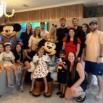 Em férias nos Estados Unidos, Léo Pereira e Karoline Lima aproveitam passeio em família na Disney