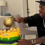 Vini Jr. celebra aniversário durante férias de luxo na Sardenha ao lado de Virginia Fonseca